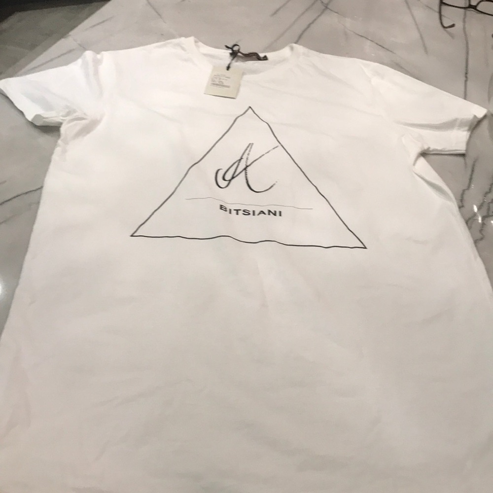 White t-shirt